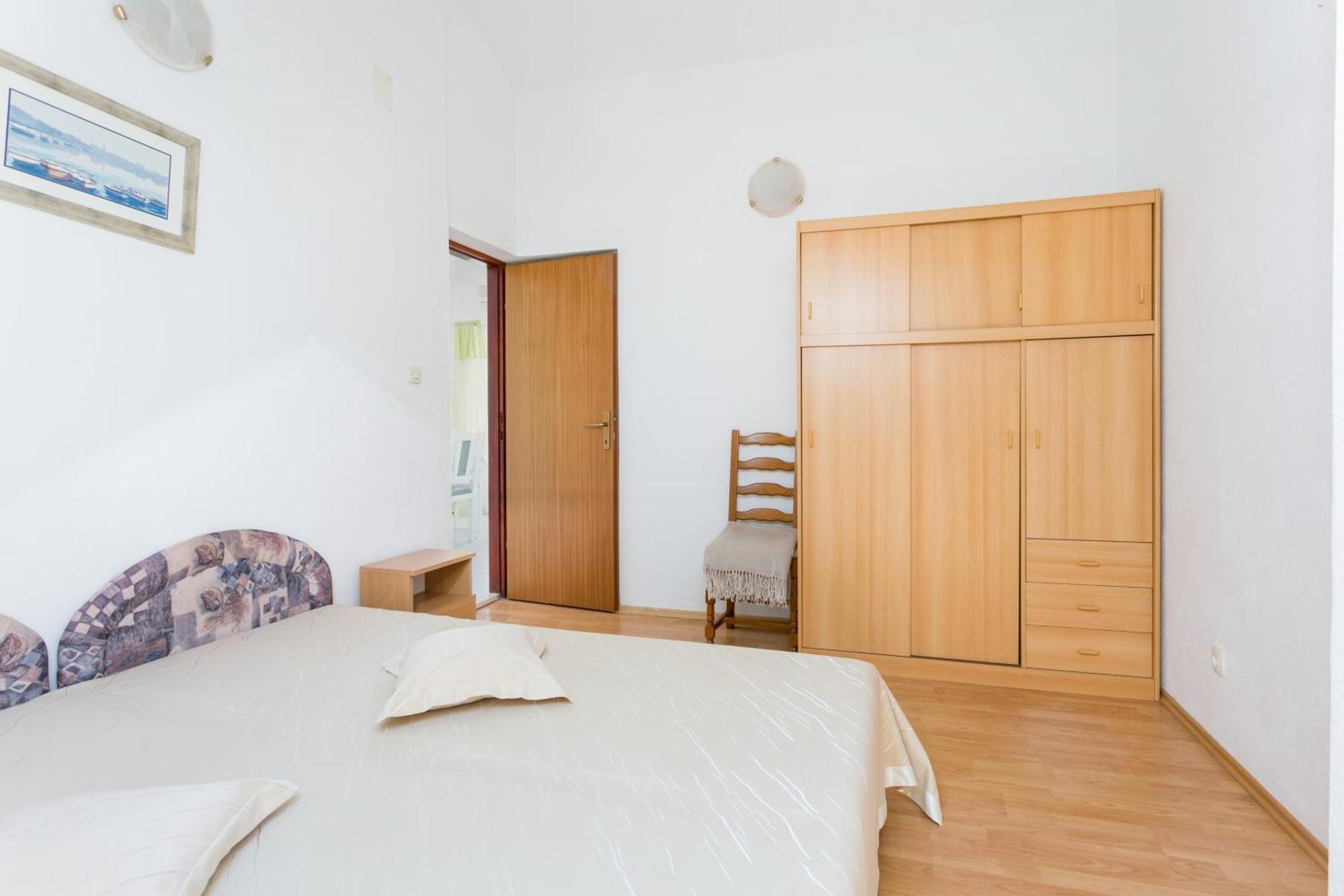 Apartments And Rooms With Parking Space Supetar, Brac - 5658 Номер фото