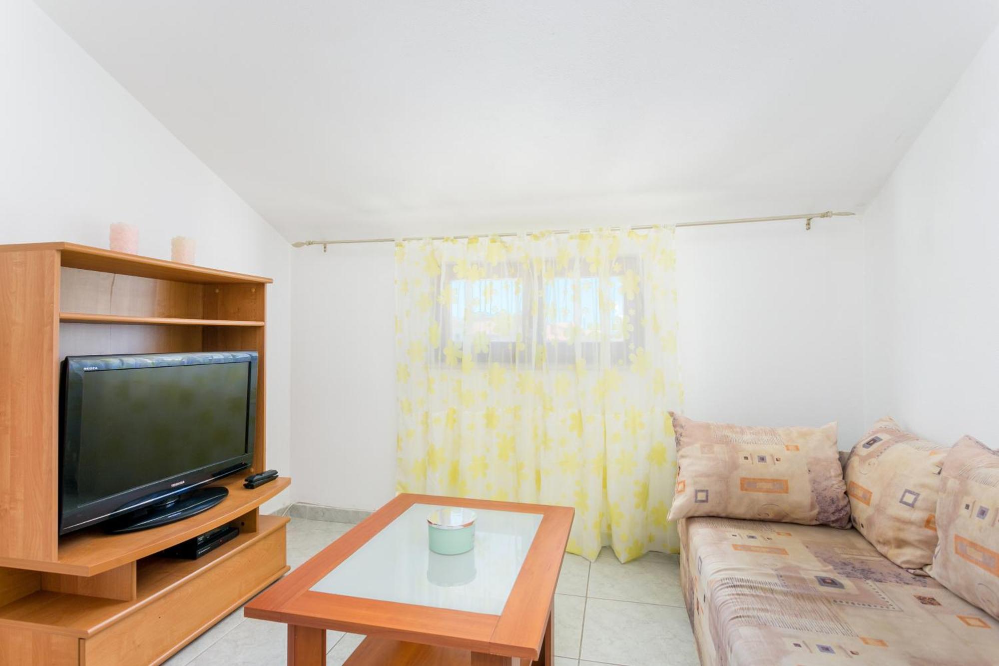 Apartments And Rooms With Parking Space Supetar, Brac - 5658 Номер фото